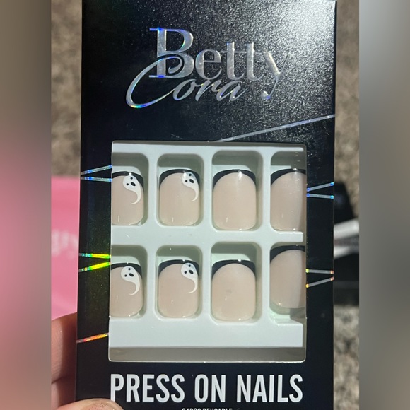 Betty Cora press on/glue on nails (4 sets), glue and glue off - Picture 6 of 6